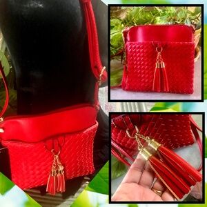RED WOVEN CROSSBODY/SHOULDER BAG Tassel Accent NWT ❤️CLOSEOUT PRICE LIGHTWEIGHT